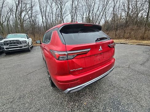 Used 2025 Mitsubishi Outlander SE image 5