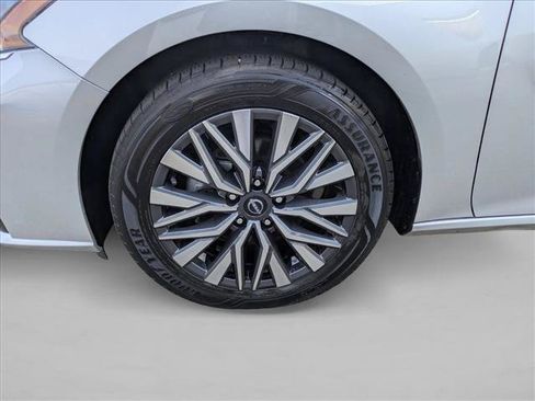 Used 2024 Nissan Altima 2.5 SV FWD image 22