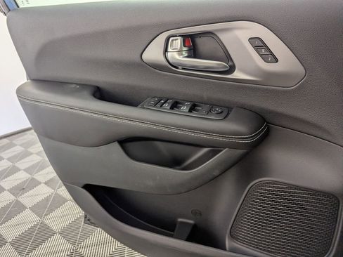 New 2026 Chrysler Pacifica Select w/ S Appearance Package image 24