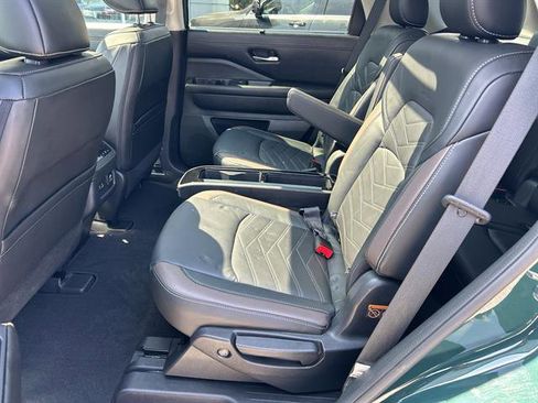 Used 2023 Nissan Pathfinder Platinum image 27