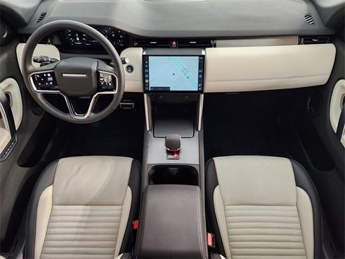 Used 2025 Land Rover Discovery Sport Dynamic SE image 4