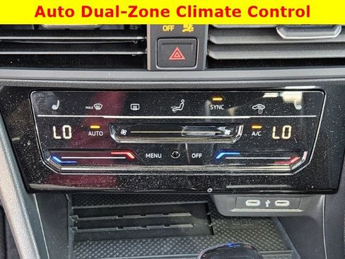 Used 2025 Volkswagen Jetta SE w/ Sunroof Package image 22