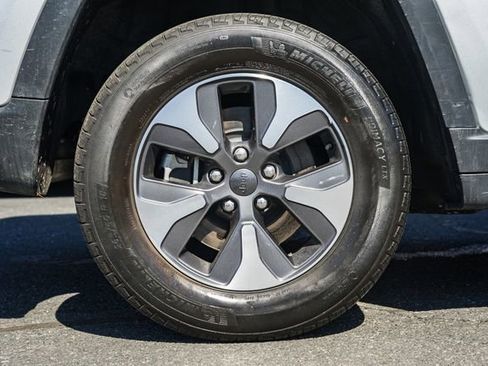 Used 2022 Jeep Grand Cherokee Limited 4xe image 24