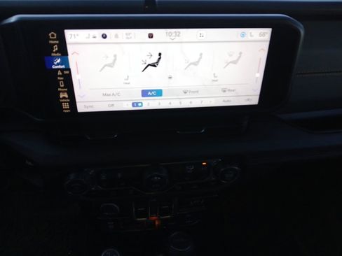 Used 2025 Jeep Gladiator Mojave AWD/4WD image 4