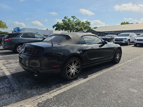 Used 2014 Ford Mustang Convertible RWD image 3