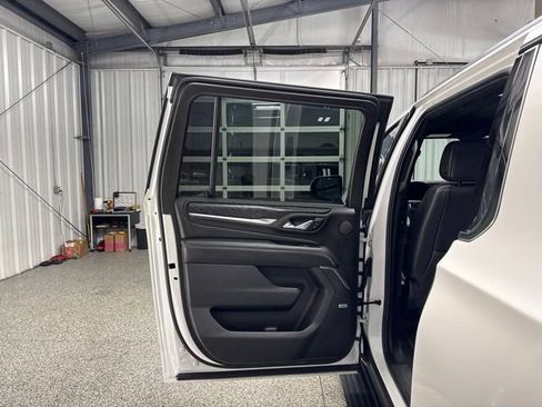 Used 2022 GMC Yukon XL Denali AWD/4WD image 19