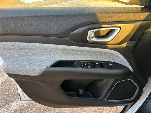 Certified 2025 Jeep Compass Latitude image 26