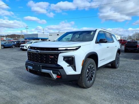 New 2026 Chevrolet Traverse Z71 w/ Enhanced Driving Package image 3