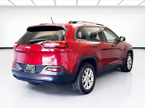 Used 2017 Jeep Cherokee Sport image 4