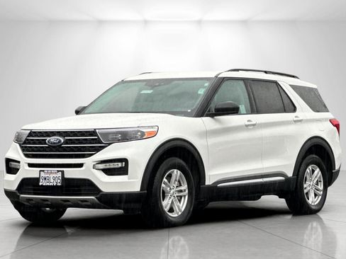Used 2023 Ford Explorer XLT w/ Equipment Group 202A image 7