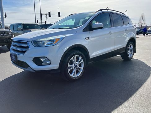 Used 2018 Ford Escape SE w/ SE Sync 3 Package image 3