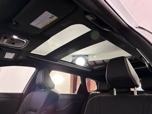 Used 2025 Toyota Crown Signia w/ Advanced Technology Package AWD/4WD image 2