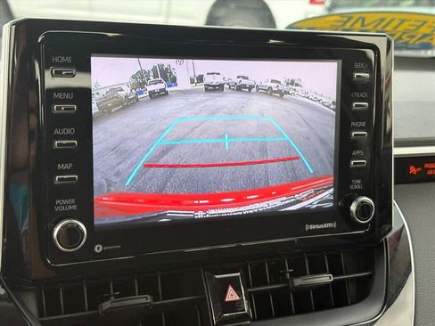 Used 2021 Toyota Corolla LE FWD image 12