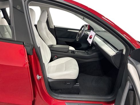 Certified 2023 Tesla Model Y Long Range AWD/4WD image 13