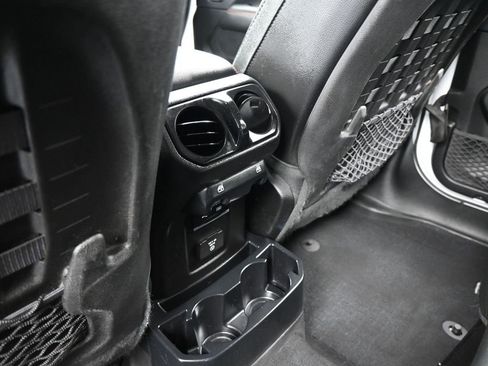 Used 2018 Jeep Wrangler Unlimited Rubicon image 35