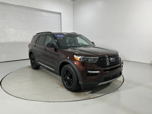 Used 2020 Ford Explorer XLT w/ Equipment Group 202A AWD/4WD image 3