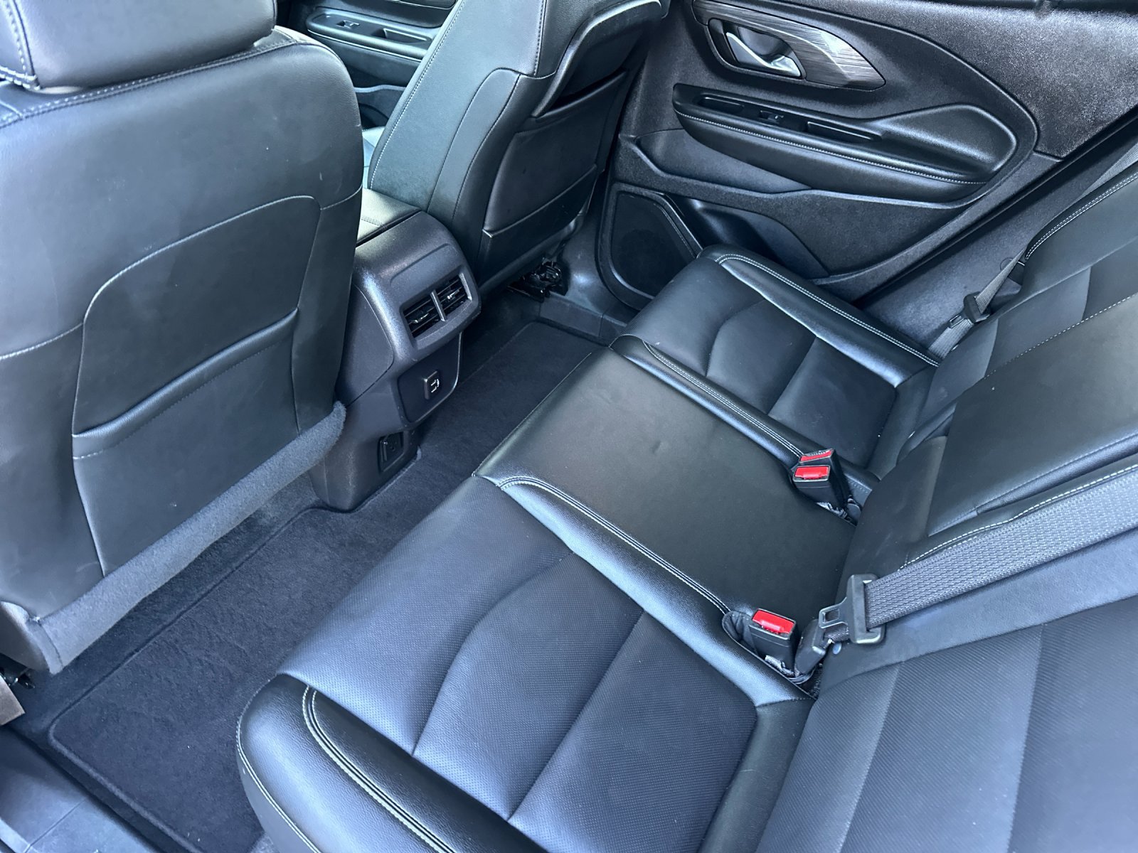 Used 2024 GMC Terrain SLT AWD/4WD image 11