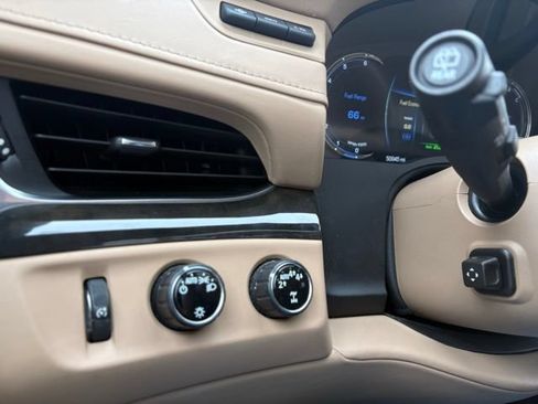 Used 2020 Cadillac Escalade Platinum AWD/4WD image 25