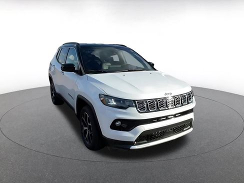 Used 2025 Jeep Compass Limited image 3