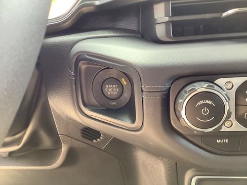 Used 2024 Jeep Wrangler Unlimited Rubicon AWD/4WD image 16