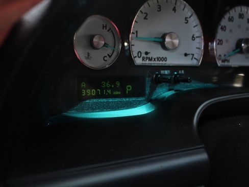 Used 2003 Ford Thunderbird Base image 14