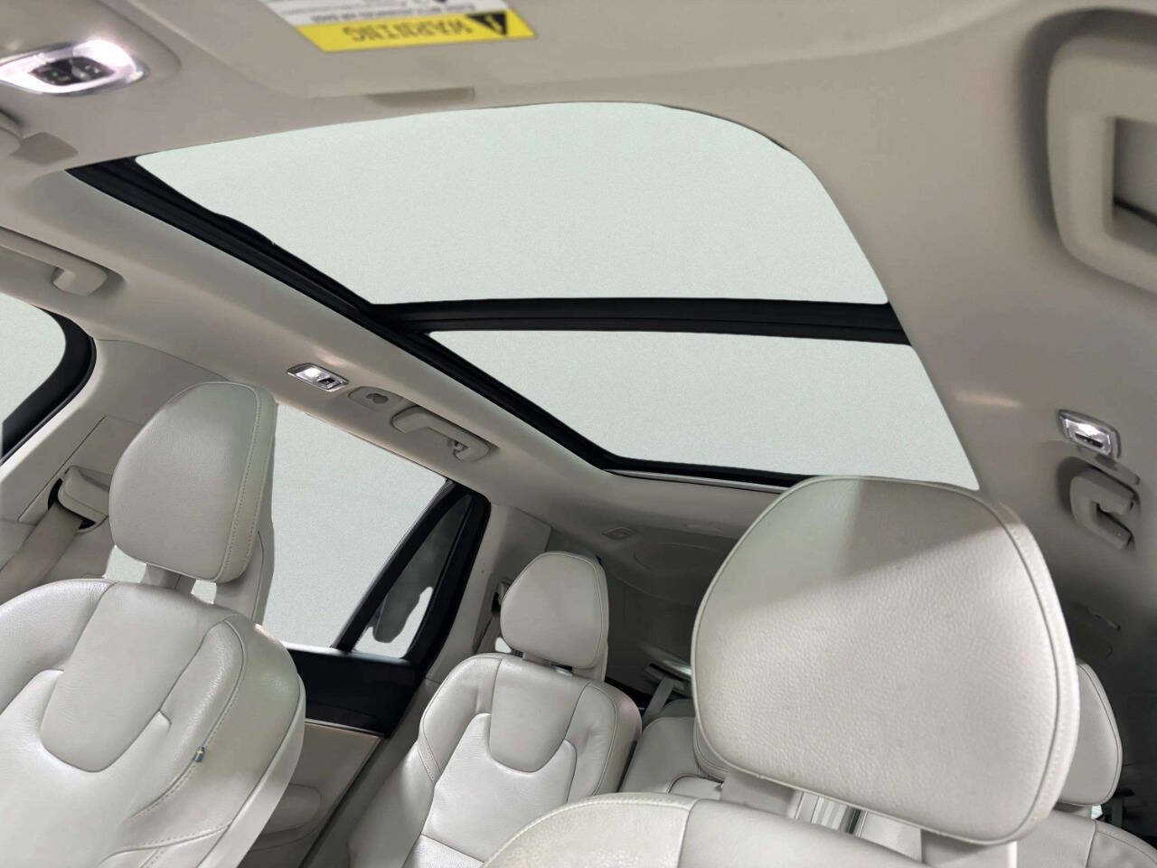 Used 2018 Volvo XC90 T5 Momentum w/ Convenience Package FWD image 17