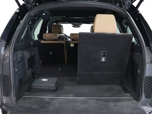 Used 2024 Land Rover Discovery Dynamic SE image 36