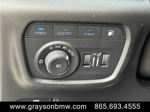 Used 2022 Jeep Grand Cherokee Summit w/ Luxury Tech Group V image 28