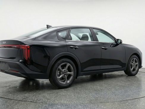 Used 2025 Kia K4 LXS image 9