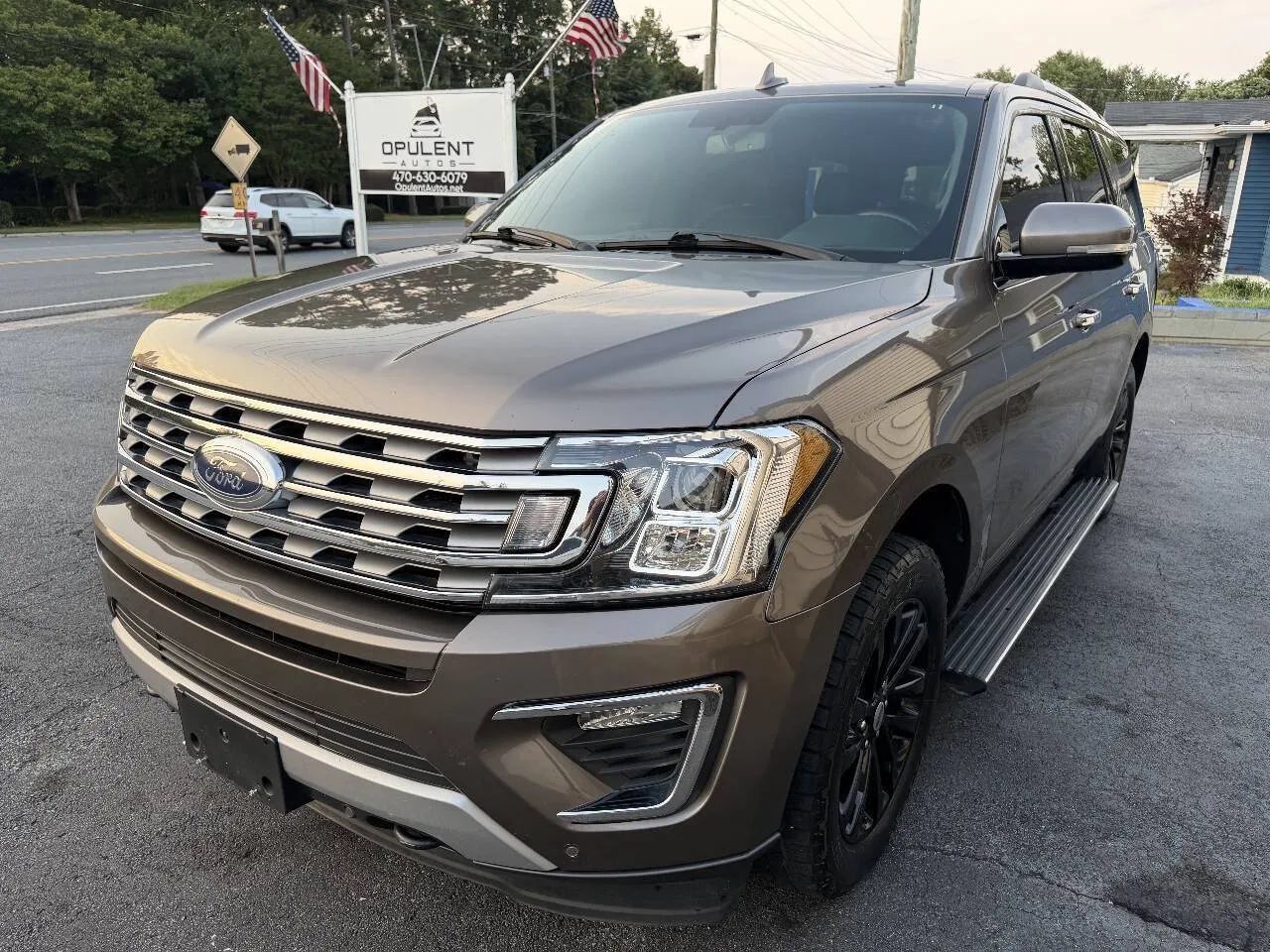 Used 2019 Ford Expedition Limited AWD/4WD image 3