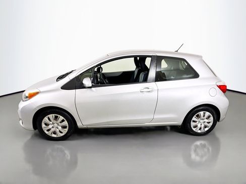 Used 2014 Toyota Yaris L image 4