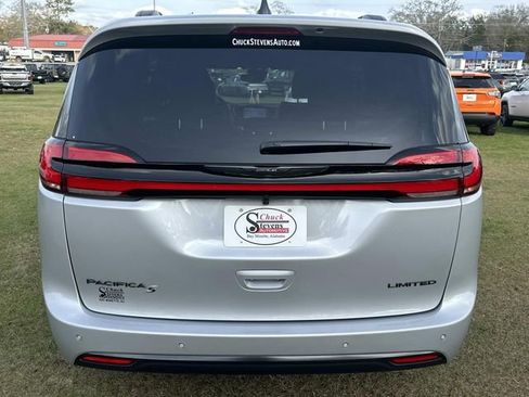 New 2026 Chrysler Pacifica Limited w/ S Appearance Package image 4