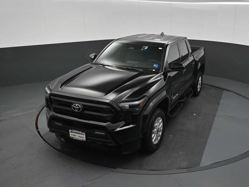 Used 2025 Toyota Tacoma SR5 RWD image 12