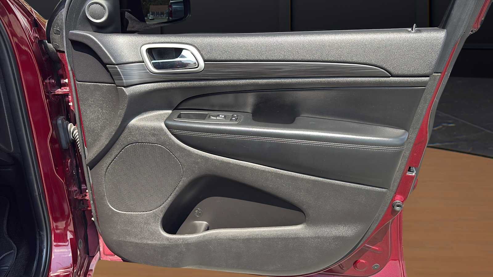 Used 2019 Jeep Grand Cherokee Altitude AWD/4WD image 23