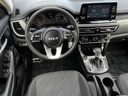 Used 2023 Kia Seltos LX image 10