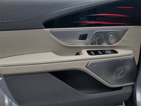 Certified 2024 Lincoln Nautilus Reserve w/ Equipment Group 203A image 15