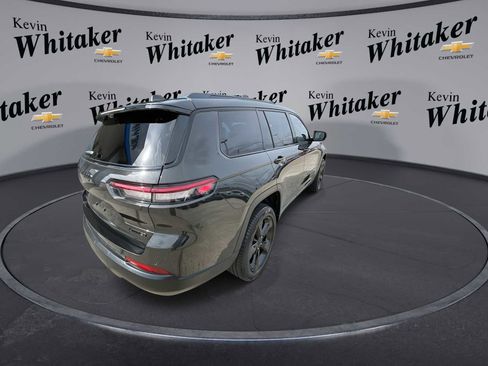 Used 2023 Jeep Grand Cherokee L Limited w/ Luxury Tech Group II image 8