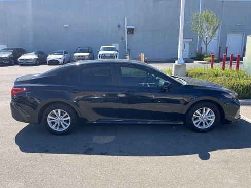 Used 2025 Toyota Camry LE image 4