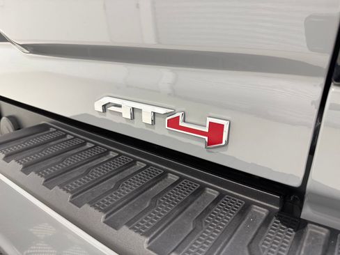 Used 2025 GMC Sierra 2500 AT4 w/ AT4 Premium Plus Package AWD/4WD image 9