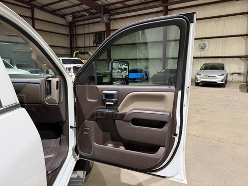 Used 2016 GMC Sierra 2500 Denali w/ Duramax Plus Package AWD/4WD image 23