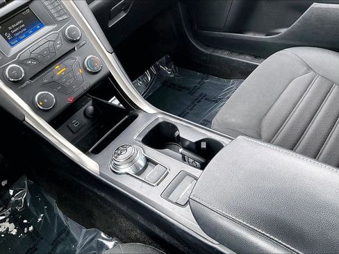 Used 2018 Ford Fusion SE image 12