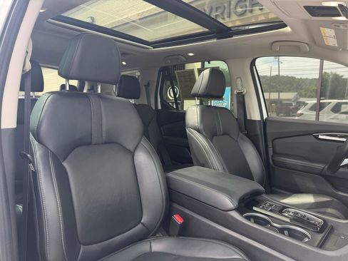 Used 2023 Honda Pilot Touring image 17