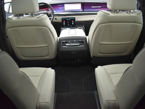 Certified 2026 Cadillac Escalade ESV Sport w/ Touring Package AWD/4WD image 32