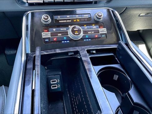 Used 2019 Lincoln Navigator L Reserve AWD/4WD image 12