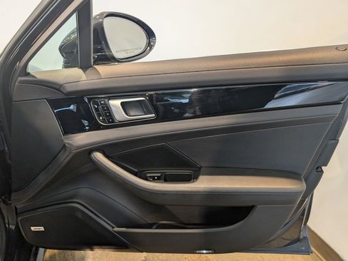 Used 2018 Porsche Panamera 4S image 30