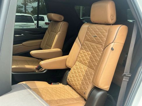 Used 2023 Cadillac Escalade Premium Luxury w/ Performance Package AWD/4WD image 42