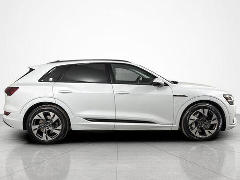 Used 2023 Audi e-tron Premium w/ Convenience Plus Package AWD/4WD image 6