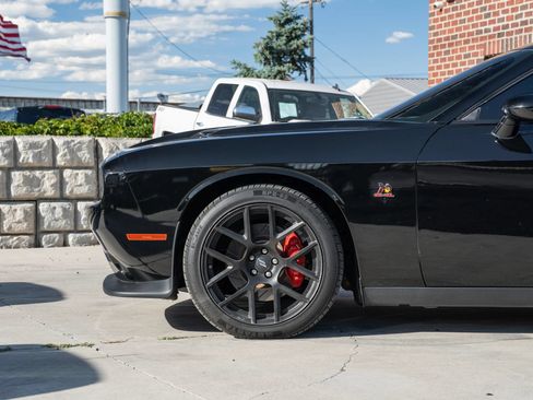 Used 2017 Dodge Challenger R/T Scat Pack w/ Leather Interior Group RWD image 4