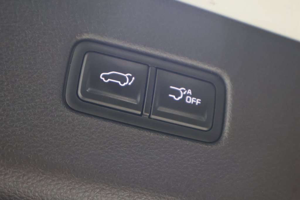 Used 2023 Kia Carnival EX FWD image 45