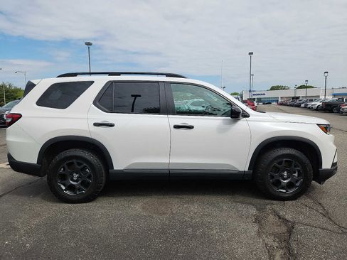 Certified 2023 Honda Pilot TrailSport image 7